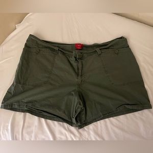 EUC Mossimo olive green military inspired stretch plus size 24w shorts w pockets